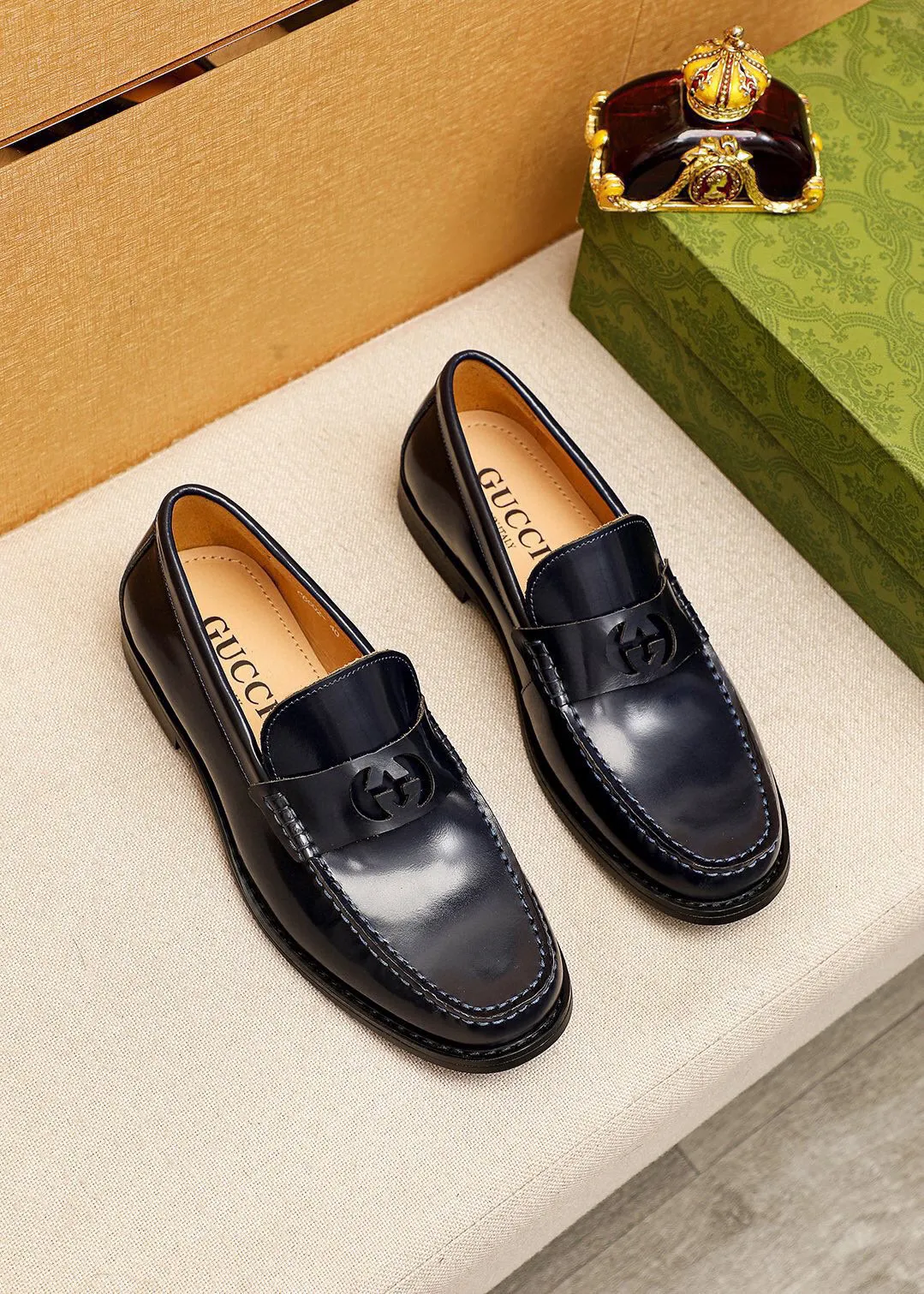 Men's shoes 💰480 💐 Product trademark: GUCCI "Gucci" casual leather shoes Regular size: 38-44 (45🉑️customized) Product materials: Selected imported first-layer open-edge beaded cowhide leather upper + luxury hardware buckle, imported water-dyed cowhide leather lining. Strong three-dimensional visual effect, combined outsole Color: 4⃣️colors available